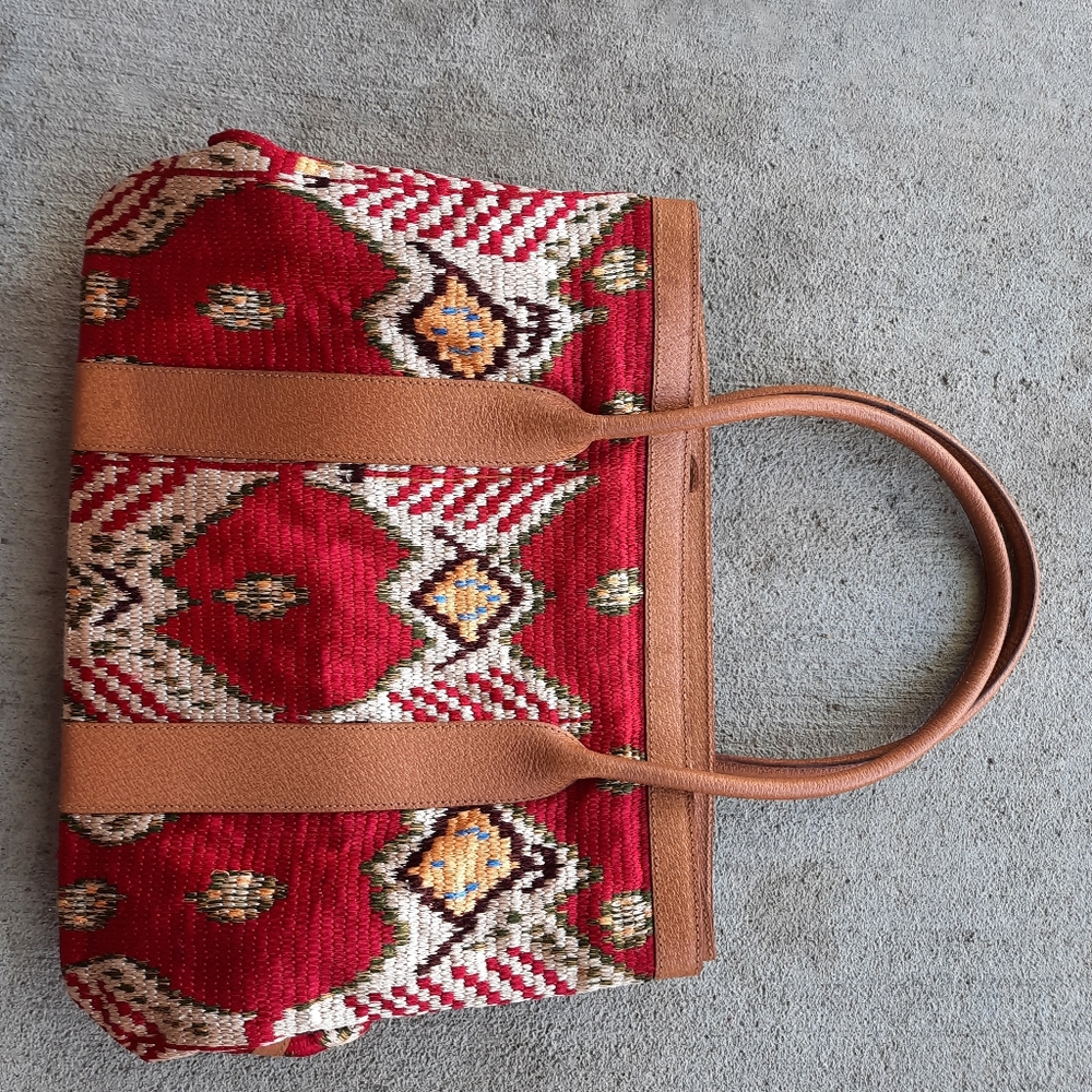 oscar de la renta Purse. Red with other colors.